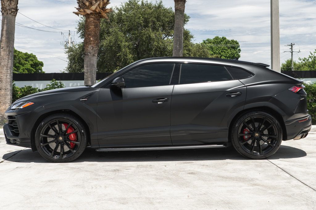 2021 Lamborghini Urus photo 2