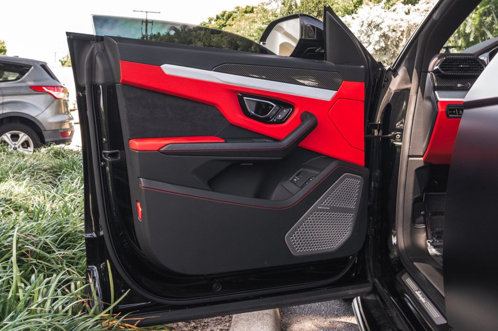 2021 Lamborghini Urus photo 30
