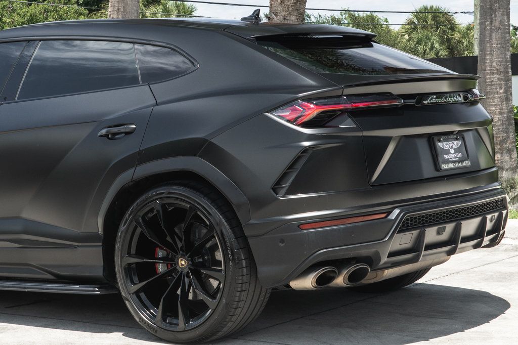 2021 Lamborghini Urus photo 4