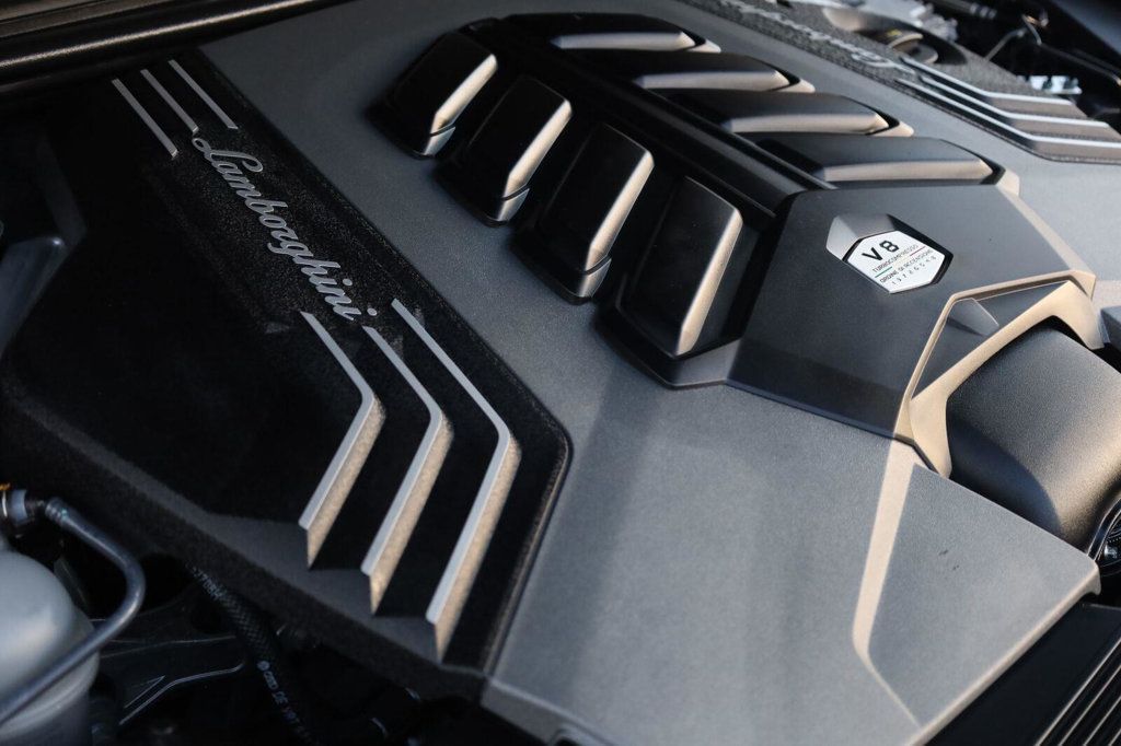 Lamborghini URUS photo 21