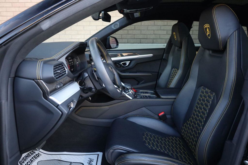 Lamborghini URUS photo 25
