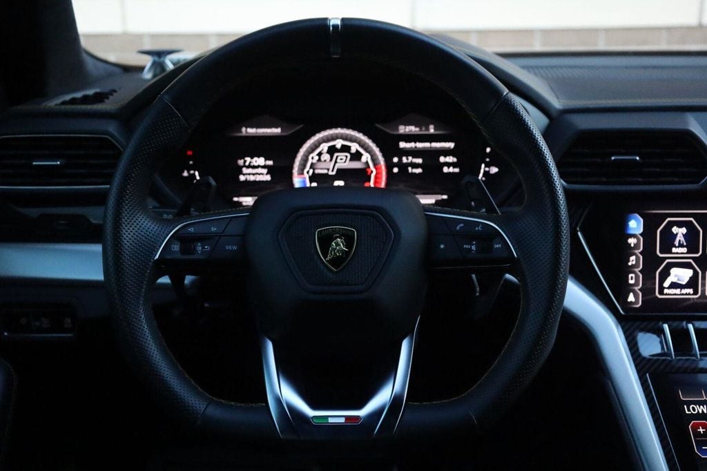 Lamborghini URUS photo 47