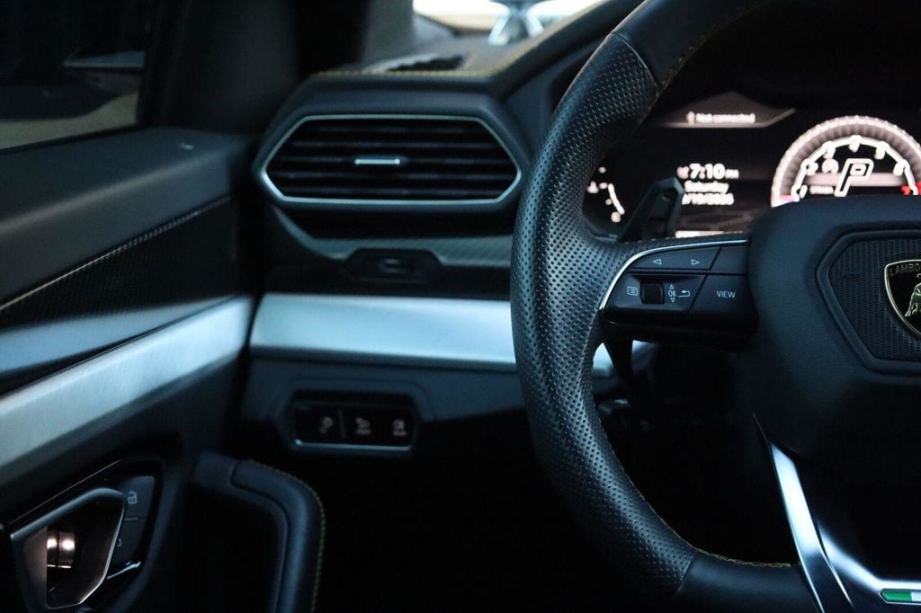 Lamborghini URUS photo 48