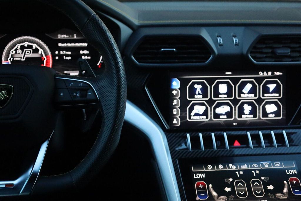 Lamborghini URUS photo 49