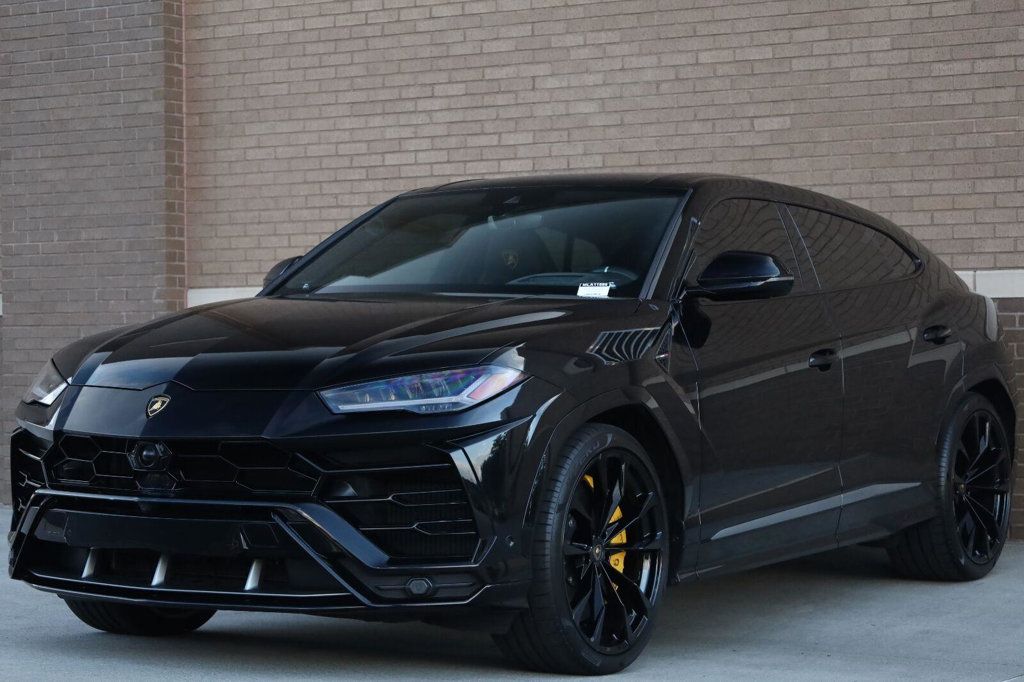 Lamborghini URUS photo 5