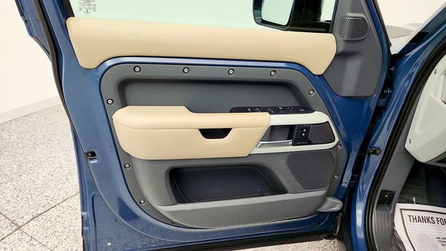 2021 Land Rover Defender 110 X-Dynamic HSE AWD w/ Head-Up Display & Cold Climate Pkg - 23035806 - 10