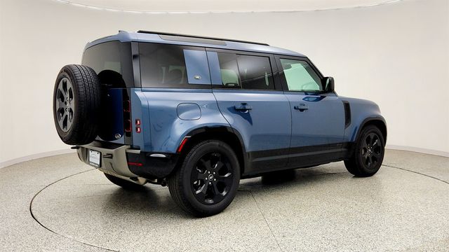2021 Land Rover Defender 110 X-Dynamic HSE AWD w/ Head-Up Display & Cold Climate Pkg - 23035806 - 4