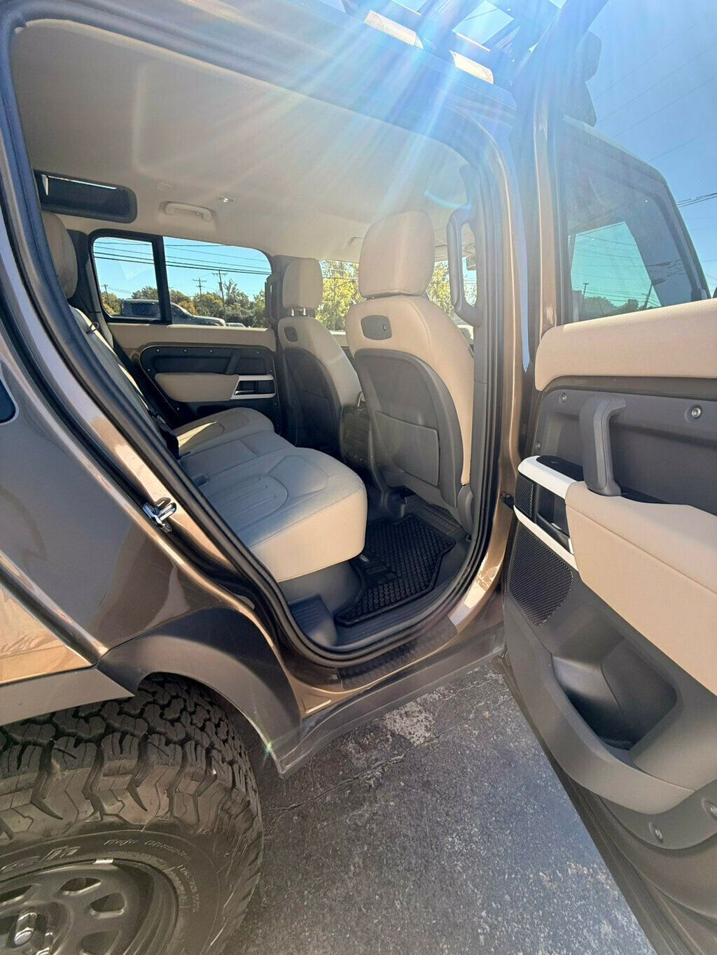 2021 Land Rover Defender LocalTrade/110-S/Off-RoadPkg/Comfort&ConveniencePkg/NAV - 22931454 - 16