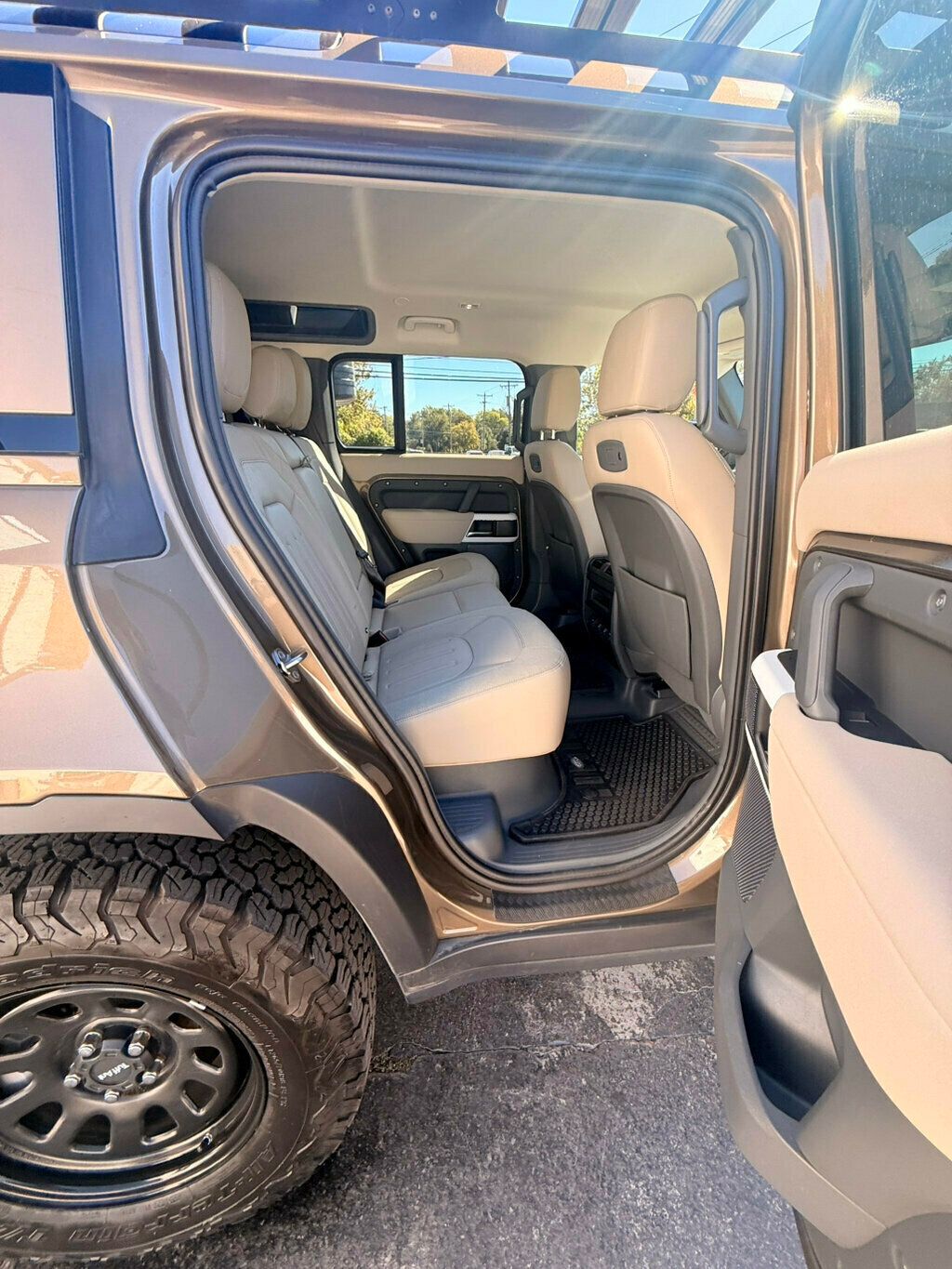 2021 Land Rover Defender LocalTrade/110-S/Off-RoadPkg/Comfort&ConveniencePkg/NAV - 22931454 - 17