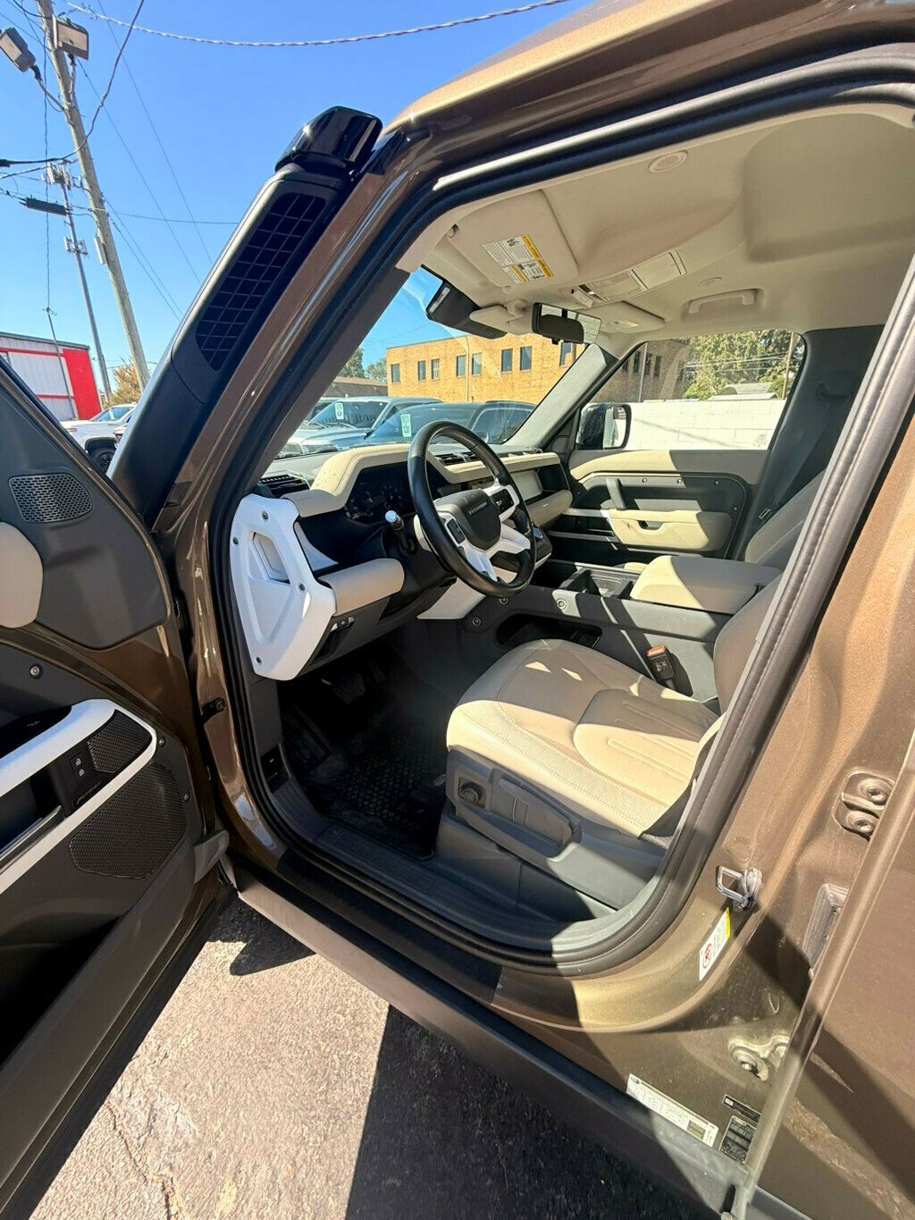 2021 Land Rover Defender LocalTrade/110-S/Off-RoadPkg/Comfort&ConveniencePkg/NAV - 22931454 - 8