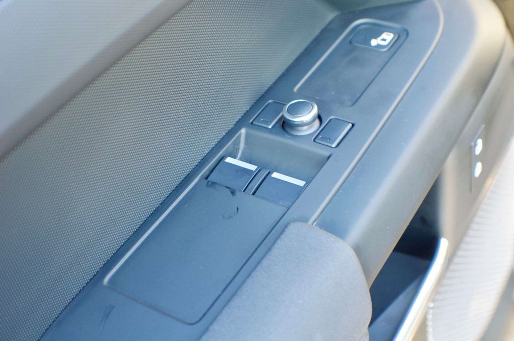 2021 Land Rover Defender LocalTrade/Defender-90/HeatedLeatherSeats/BlindSpotMonitor/NAV - 22963020 - 35