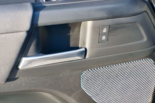 2021 Land Rover Defender LocalTrade/Defender-90/HeatedLeatherSeats/BlindSpotMonitor/NAV - 22963020 - 36