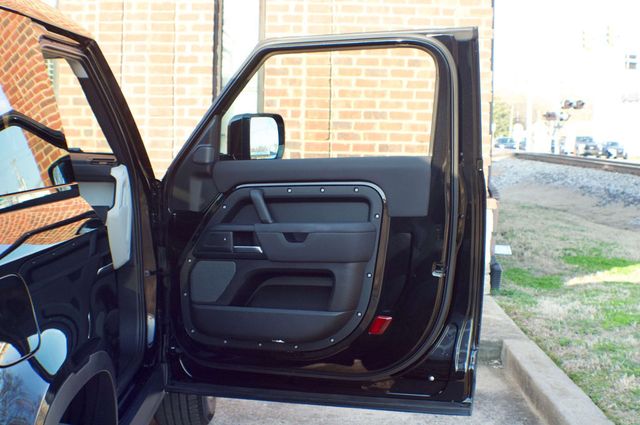 2021 Land Rover Defender LocalTrade/Defender-90/HeatedLeatherSeats/BlindSpotMonitor/NAV - 22963020 - 37