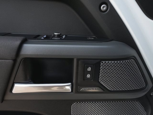 2021 Land Rover Defender X-Dynamic S - 23077861 - 11