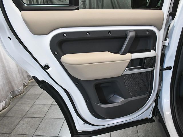 2021 Land Rover Defender 110 SE - 23020635 - 11