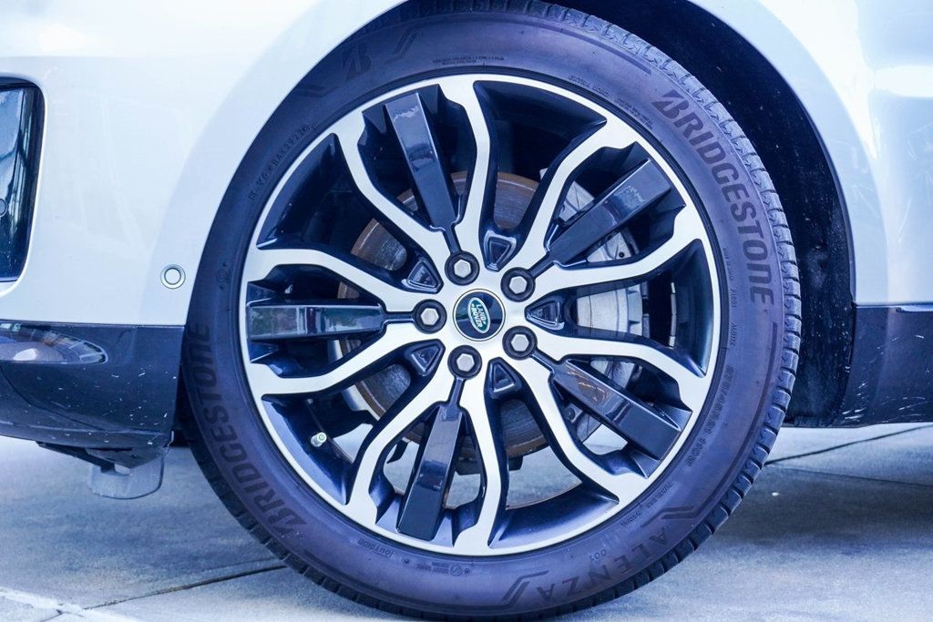 2021 Land Rover Range Rover Sport HSE Silver Edition photo 2