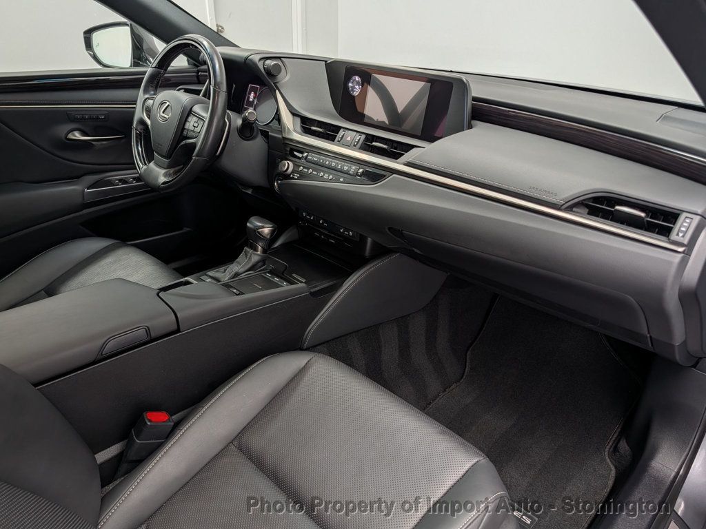 2021 Lexus ES 250 AWD photo 12