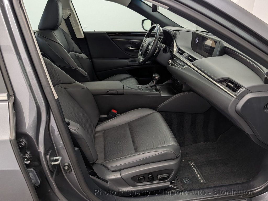 2021 Lexus ES 250 AWD photo 13
