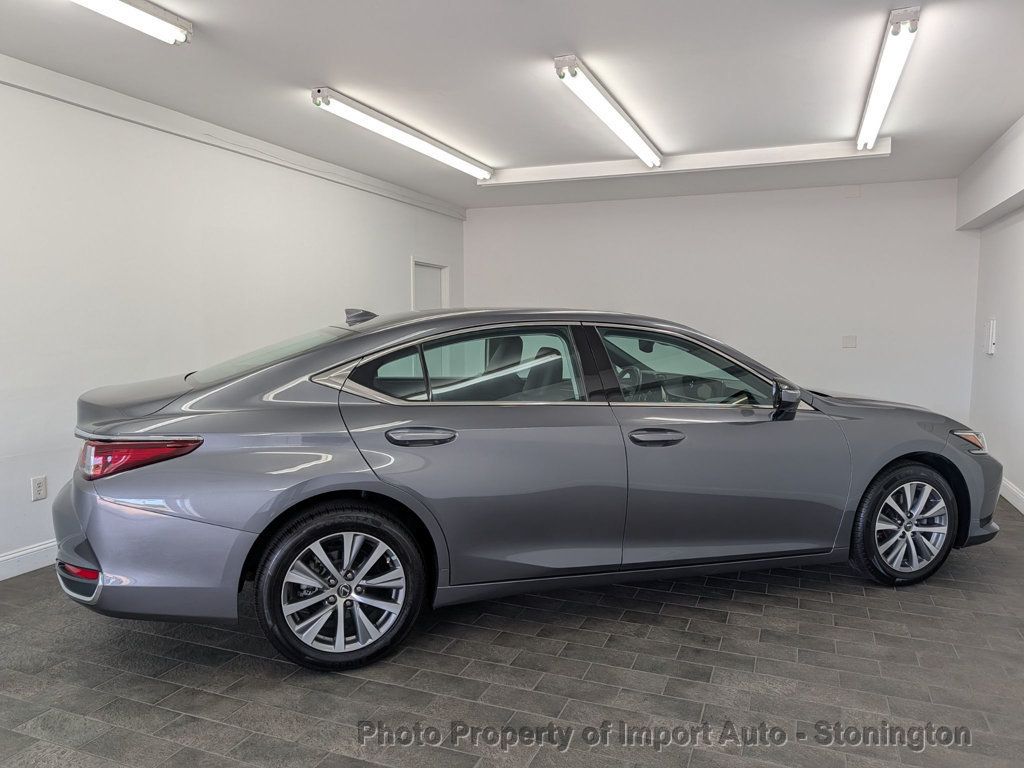 2021 Lexus ES 250 AWD photo 19