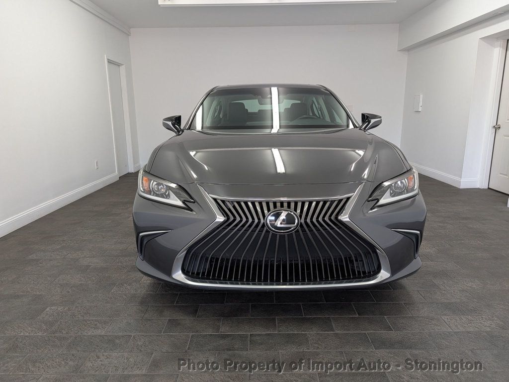 2021 Lexus ES 250 AWD photo 2