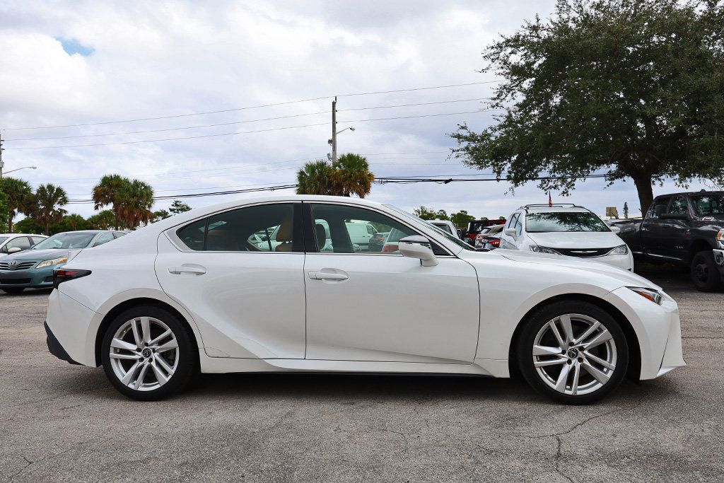 2021 Lexus IS 300 photo 3