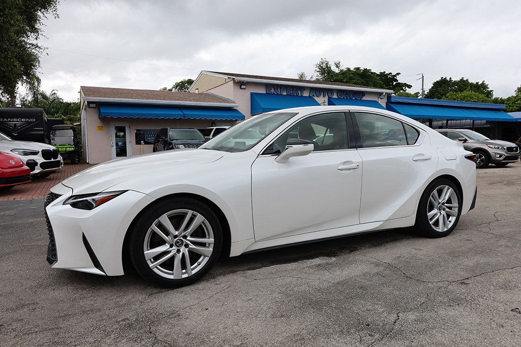2021 Lexus IS 300 photo 4