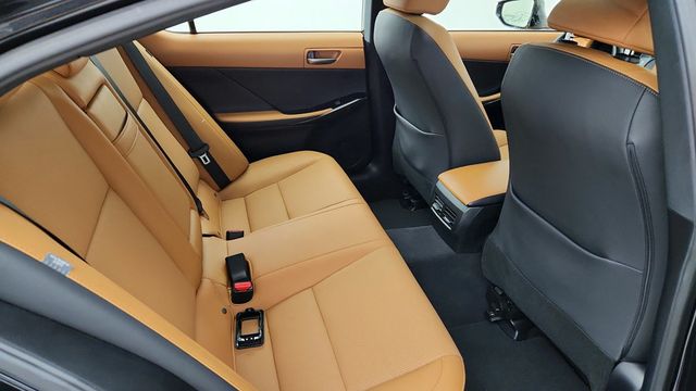 2021 Lexus IS IS 300 AWD with Comfort Package and Intuitive Park Assist - 22944162 - 23