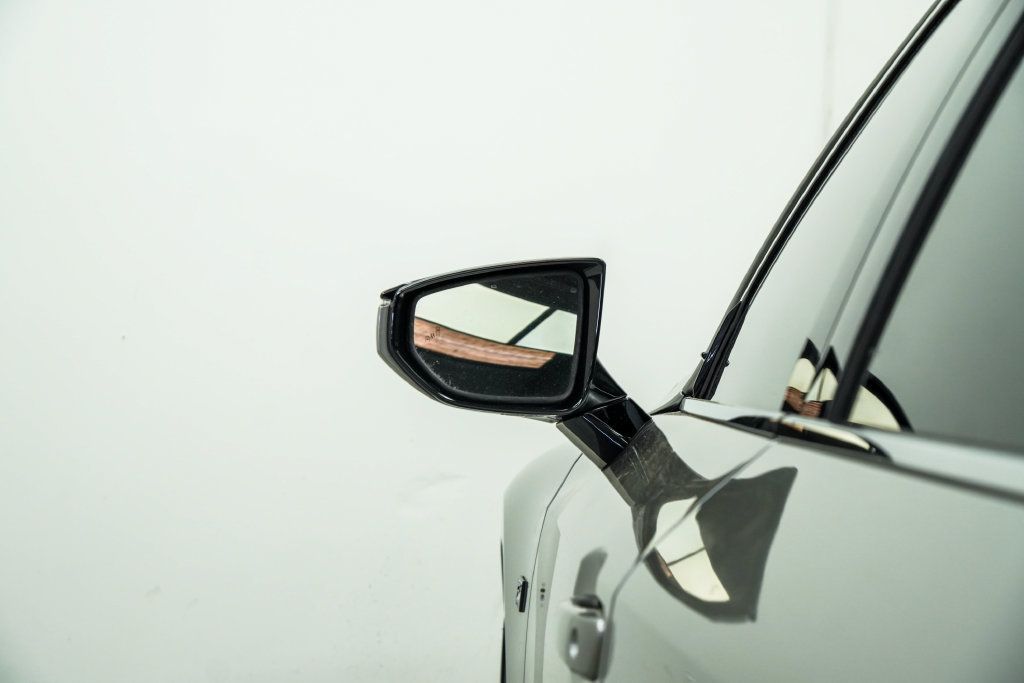 Lexus IS350 photo 14