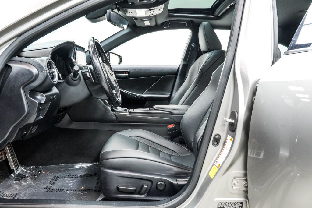 Lexus IS350 photo 16