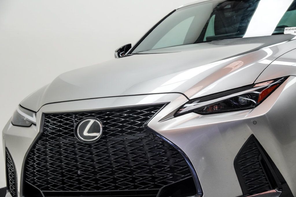 Lexus IS350 photo 2