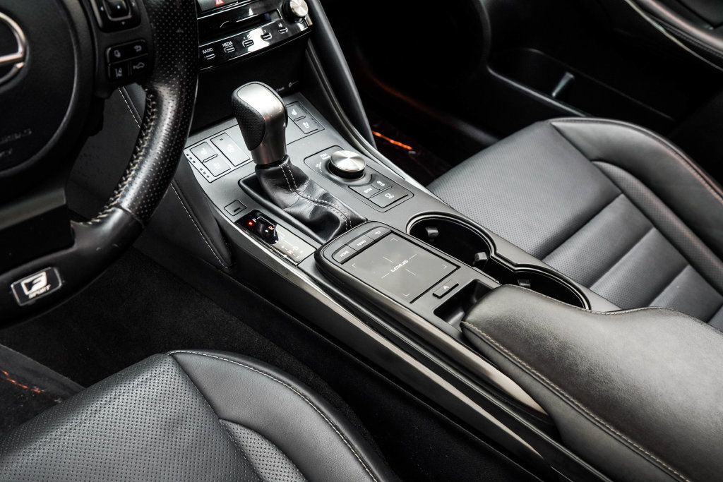 Lexus IS350 photo 21