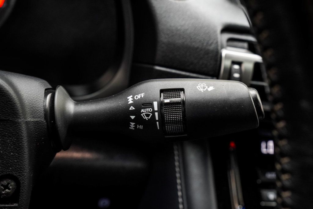 Lexus IS350 photo 39