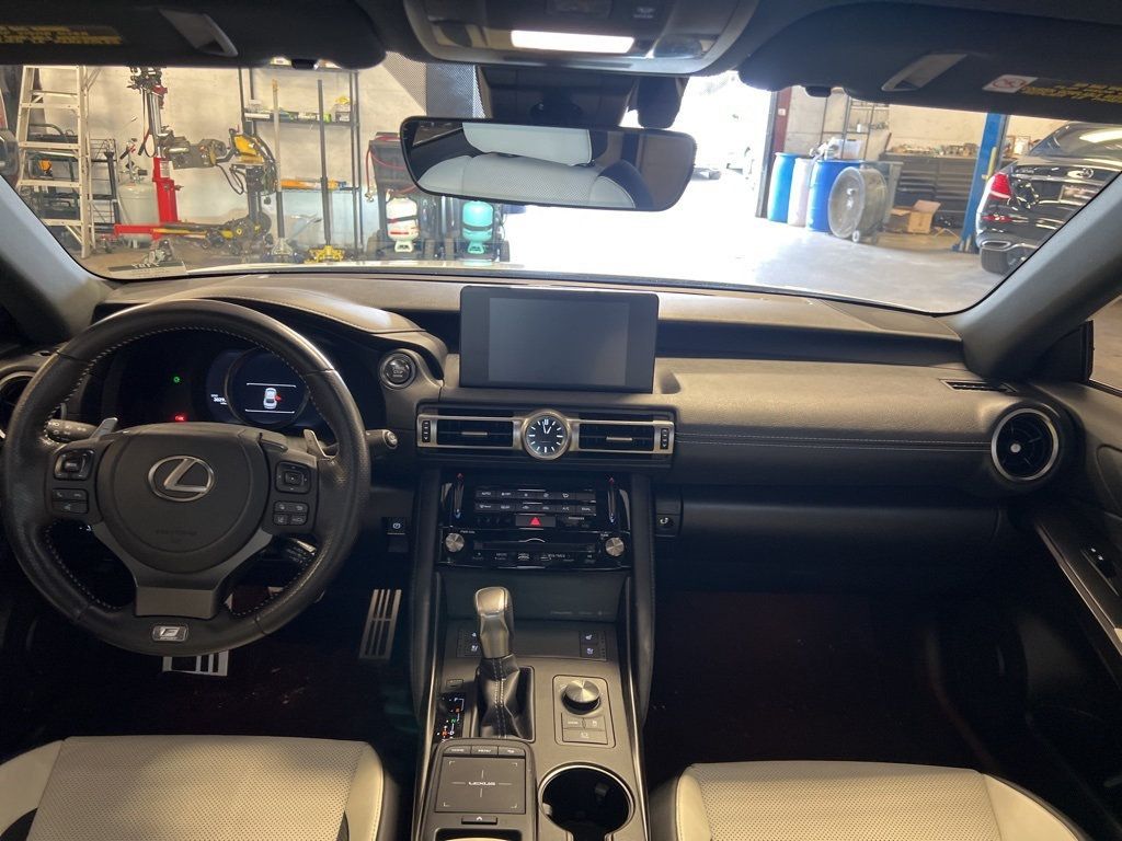 2021 Lexus IS 350 F SPORT photo 4