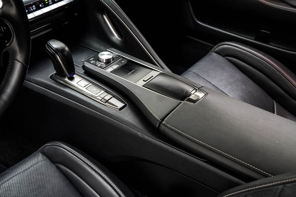 Lexus LC photo 18
