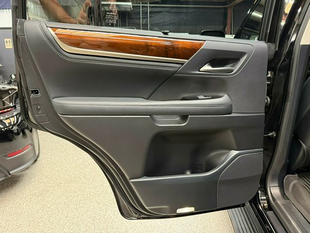 2021 Lexus LX LX570 Luxury Package, 1-Owner, Garage Kept, Only 33,000 Miles!! - 23044593 - 18