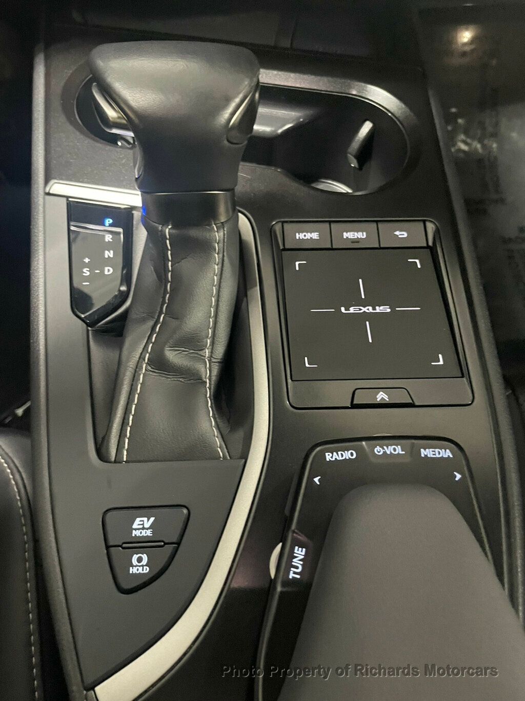 2021 Lexus UX UX 250h AWD - 22398232 - 19