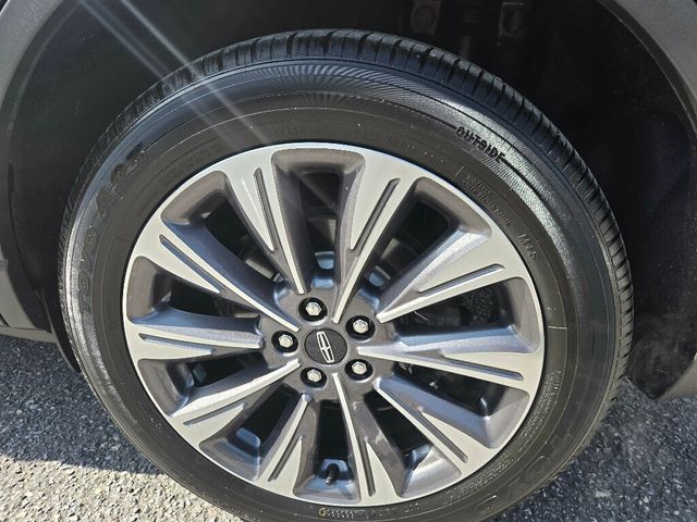 2021 Lincoln Corsair Reserve AWD - 22989765 - 18