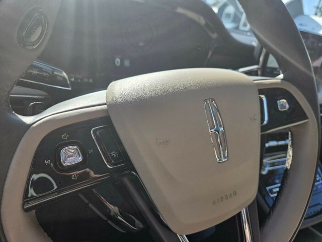 2021 Lincoln Corsair Reserve AWD - 22989765 - 21