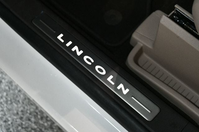 2021 Lincoln Nautilus Reserve AWD - 22986922 - 17