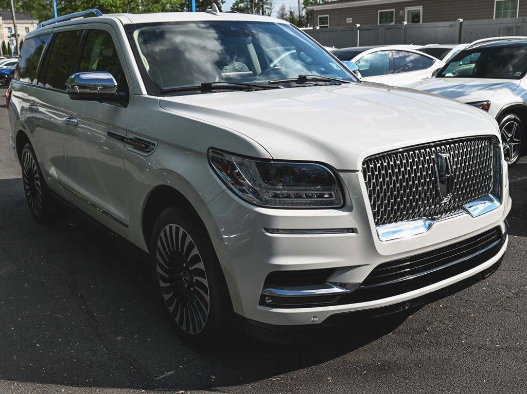 2021 Lincoln Navigator Black Label photo 3