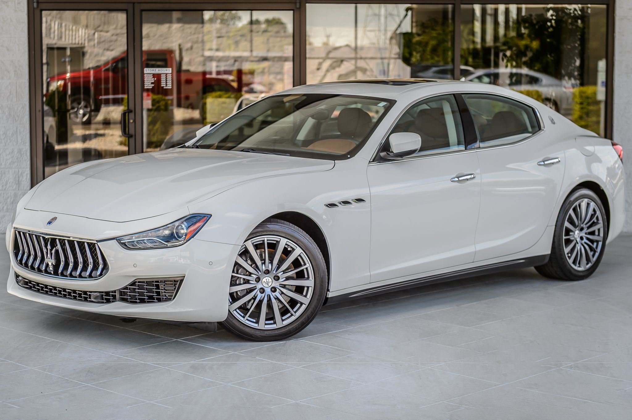 2021 Maserati Ghibli S photo 2