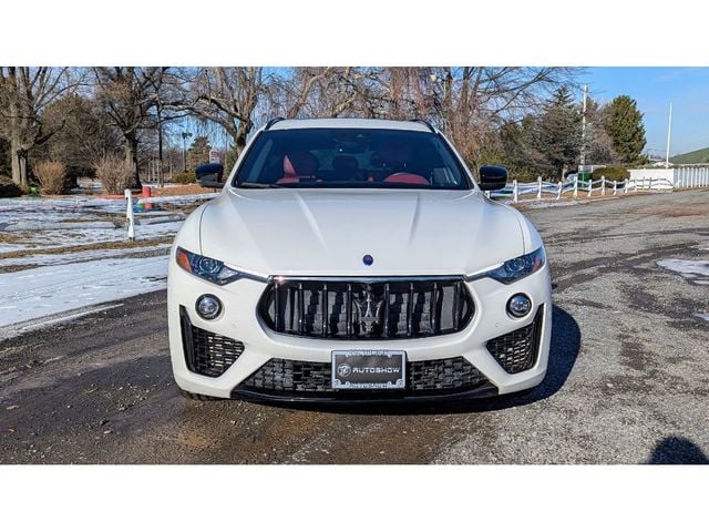 2021 Maserati Levante Base photo 2