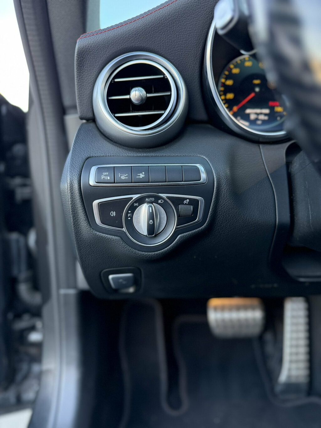 Mercedes-Benz AMG C 43 photo 19