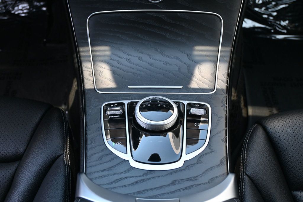 Mercedes-Benz C300 photo 15