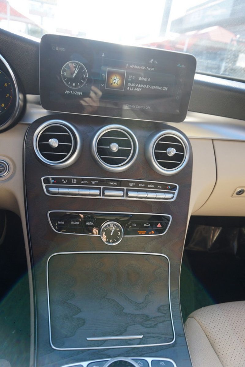 2021 Mercedes Benz C photo 27