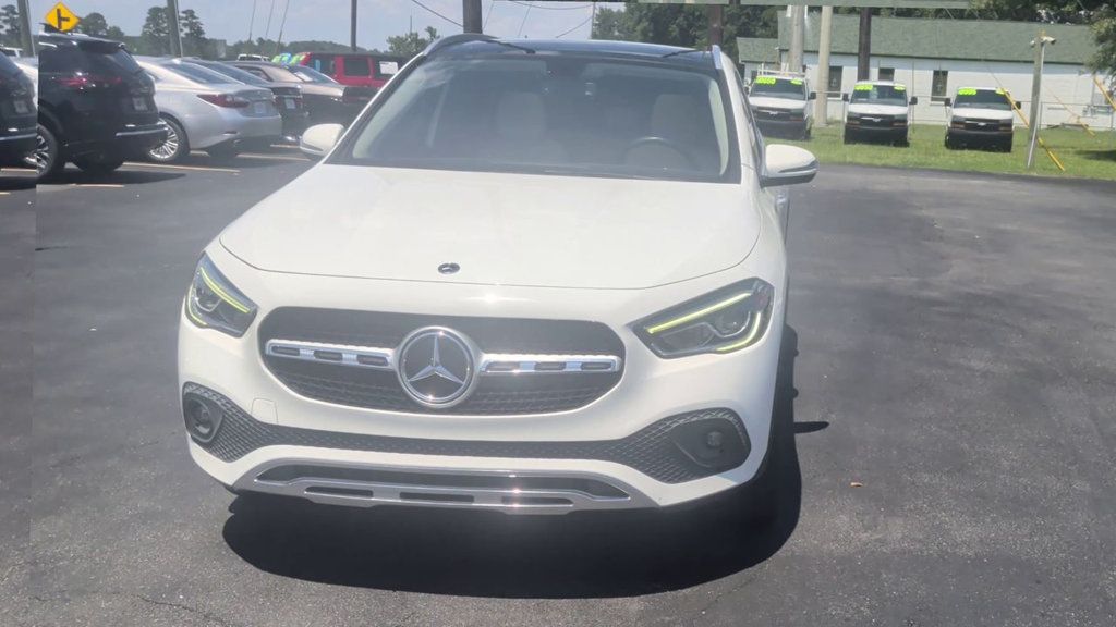 Mercedes-Benz GLA GLA 250 SUV photo 3