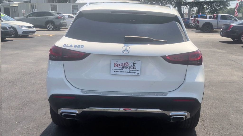 Mercedes-Benz GLA GLA 250 SUV photo 7
