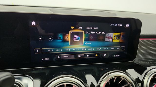 2021 Mercedes-Benz GLB GLB 250 4MATIC SUV with Premium Package & Panorama Roof - 22947565 - 16