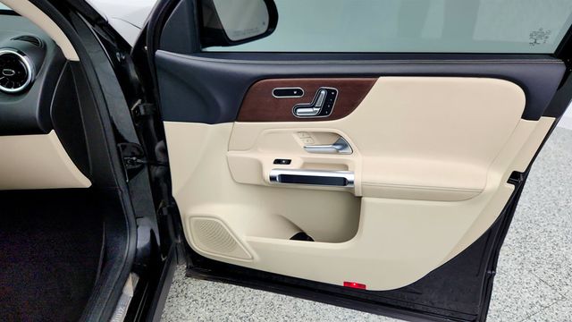 2021 Mercedes-Benz GLB GLB 250 4MATIC SUV with Premium Package, Panorama Roof & 3rd Row - 22974016 - 25