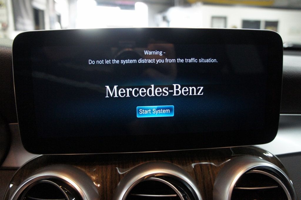 2021 Mercedes-Benz GLC 1-Owner, Premium Package - 22945610 - 36